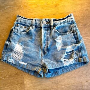 FREE w/Purchase 🩷 Pacsun Distressed Baggy Lightwash Denim Shorts
